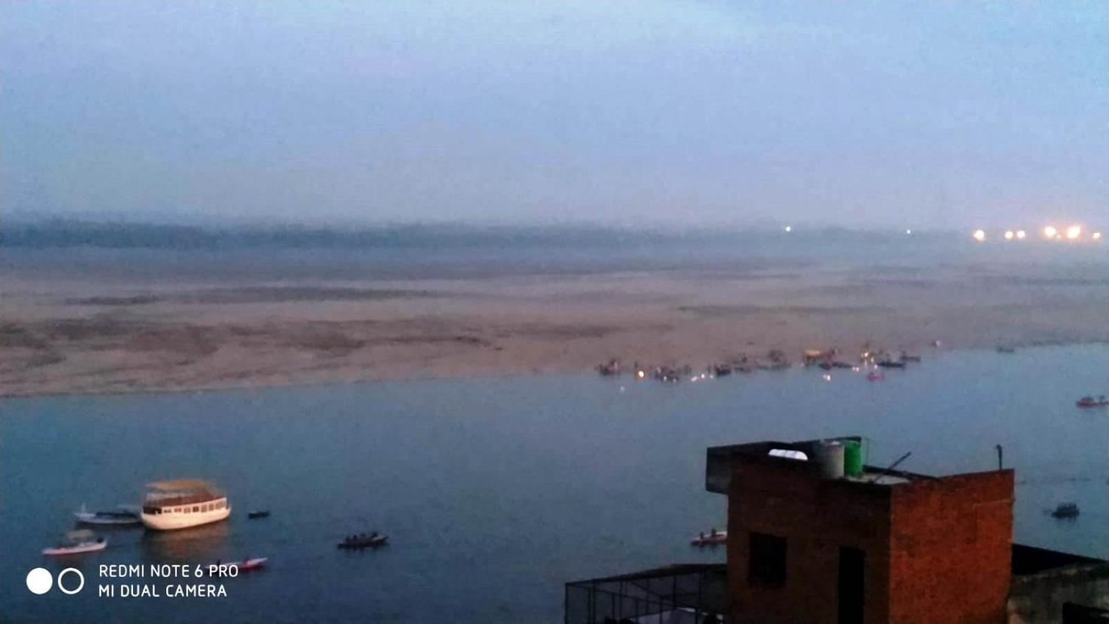Tiwari Palace Modern Vision Guest House - Varanasi — Photos 3