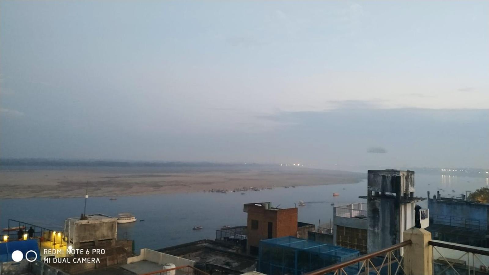 Tiwari Palace Modern Vision Guest House - Varanasi — Photos 2