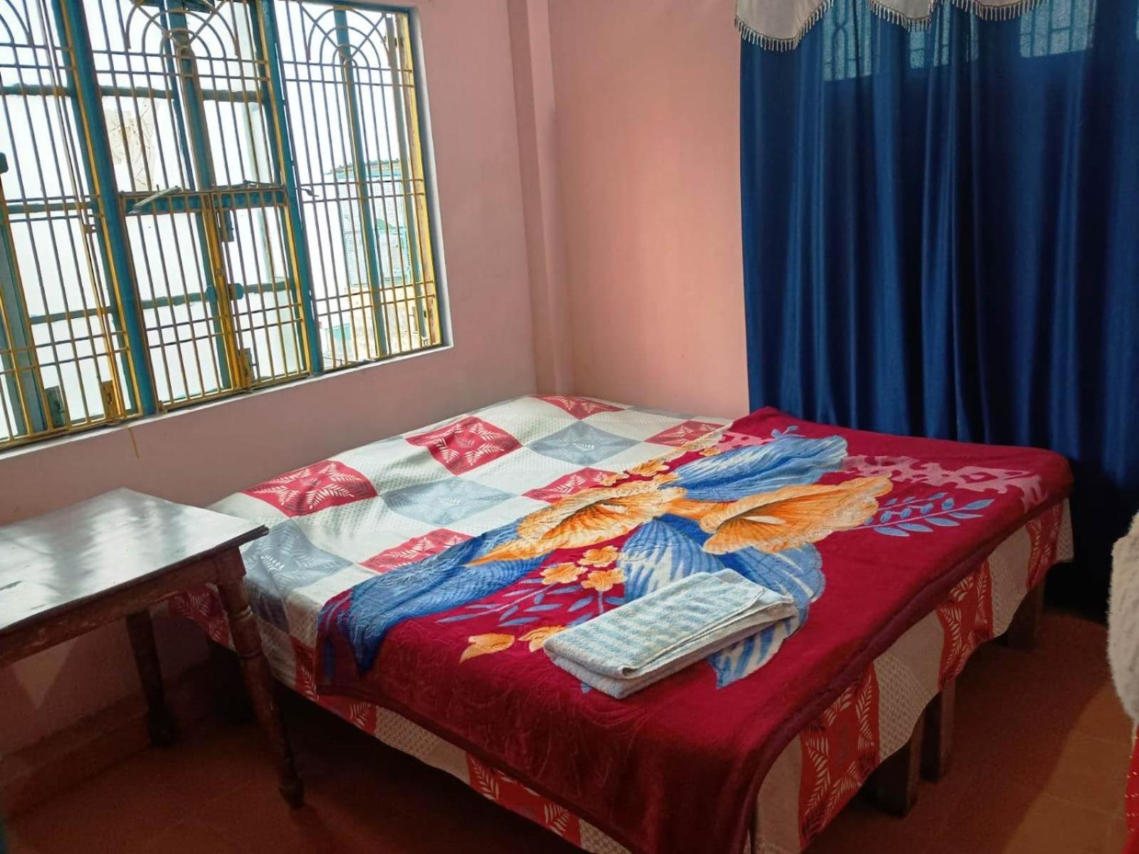 Tiwari Palace Modern Vision Guest House - Varanasi — Photos 1
